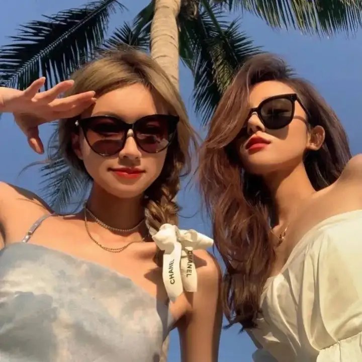 吉丝兰·马克斯韦尔：富淫